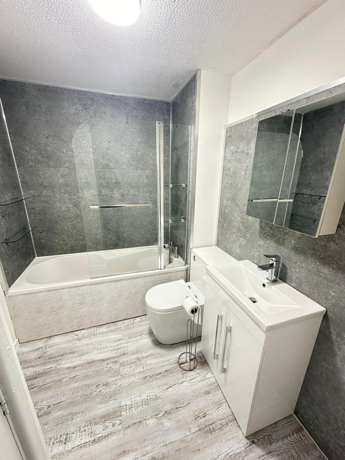 Lovely 2 Dbl Bed Apartment Near Heaton Park And North Manchester Hospital With Parking Esterno foto